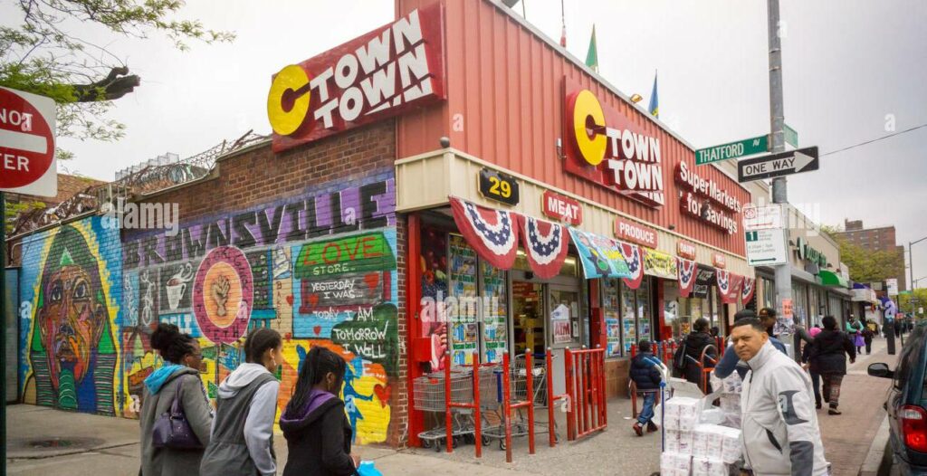 supermarket-with-mural-in-the-brownsville